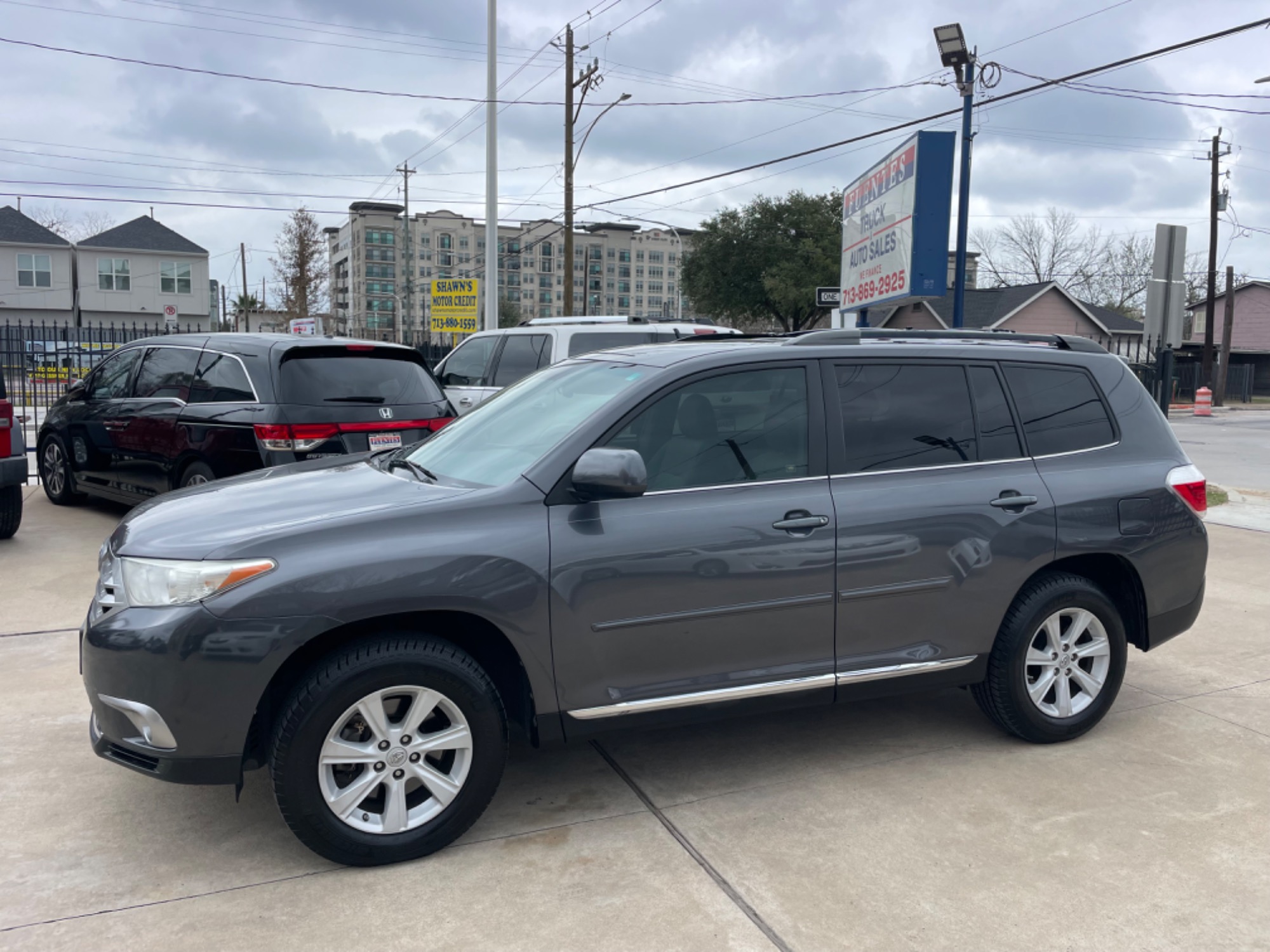 photo of 2013 Toyota Highlander Base 2WD V6